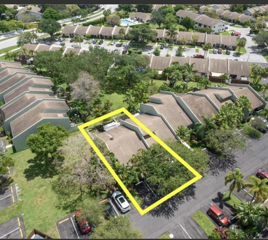 2 bedrooms/2baths unit in The Lofts of Oakland Forest. The loft could be used as an office, den or even a third bedroom. All impact windows and doors, voluted ceilings, travertine flooring throughout, updated kitchen and baths, custom closets. Peaceful private patio perfect for relaxing or entertaining.