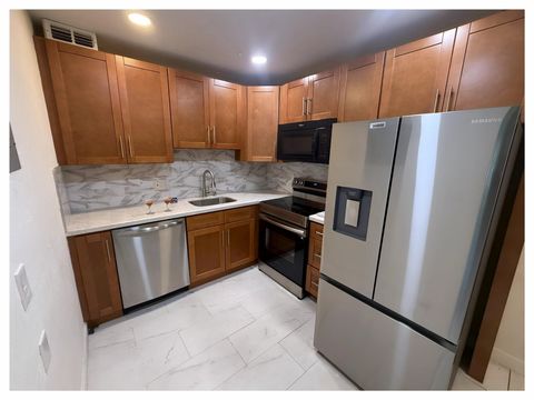 3071 NW 47th Terrace 319 Lauderdale Lakes FL 33313