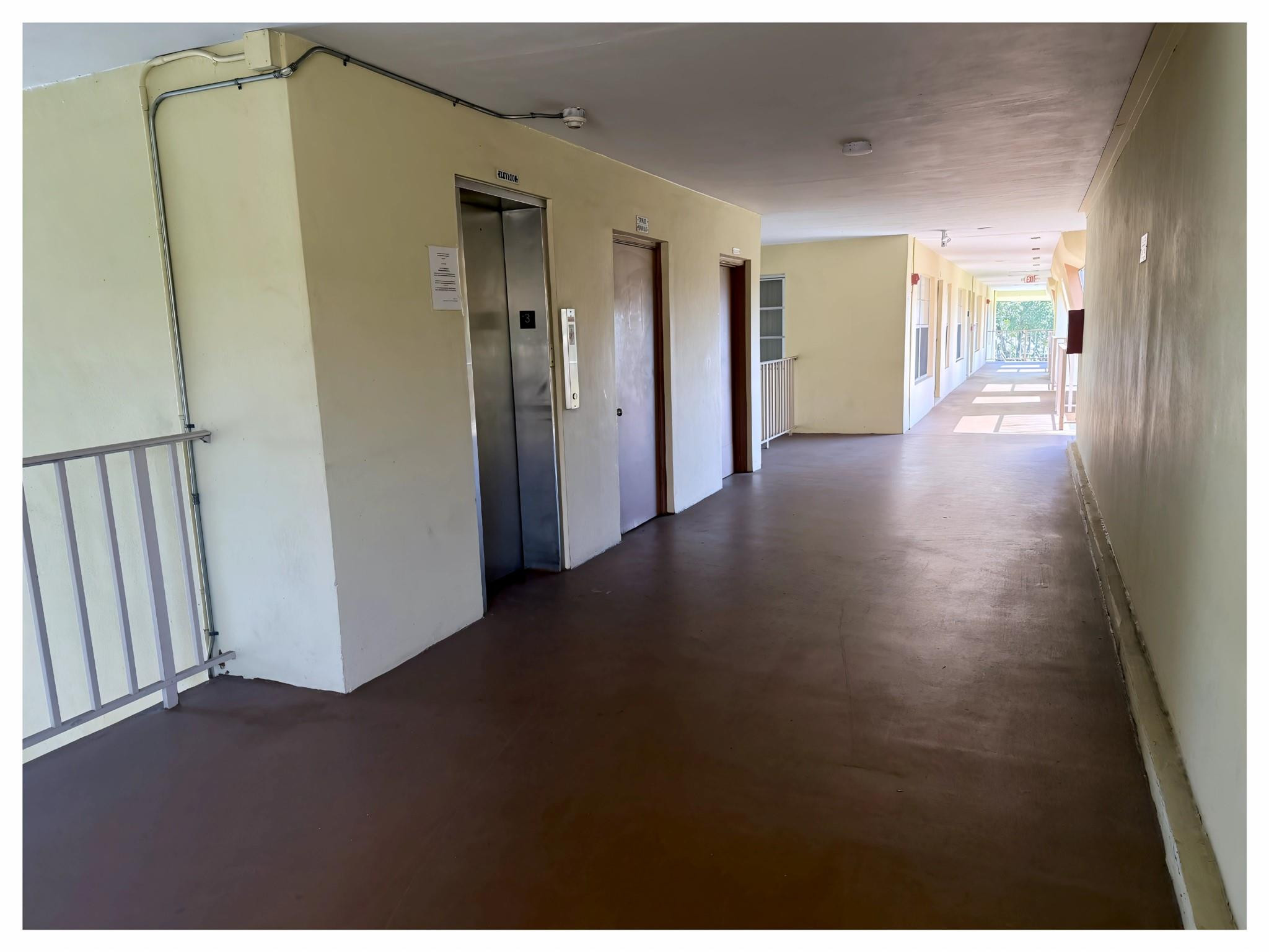 LAUDERDALE OAKS - Residential