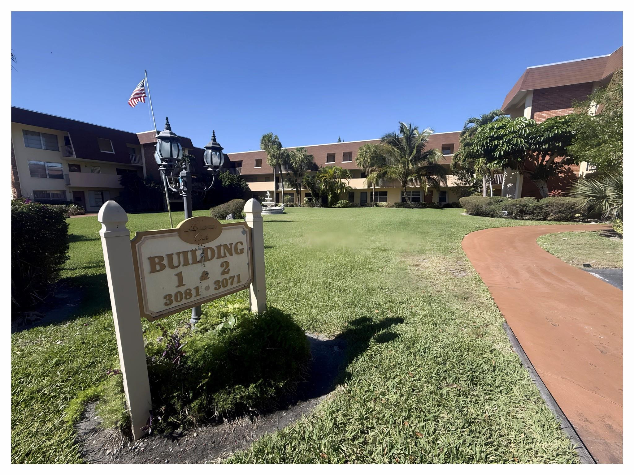 LAUDERDALE OAKS - Residential