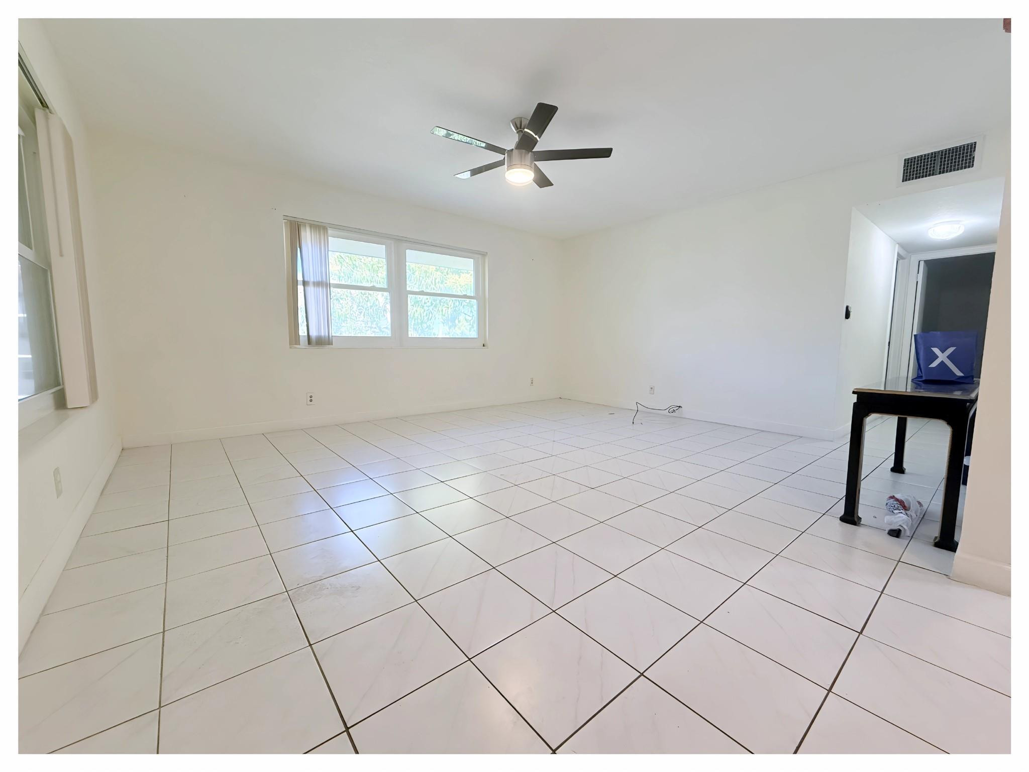 LAUDERDALE OAKS - Residential