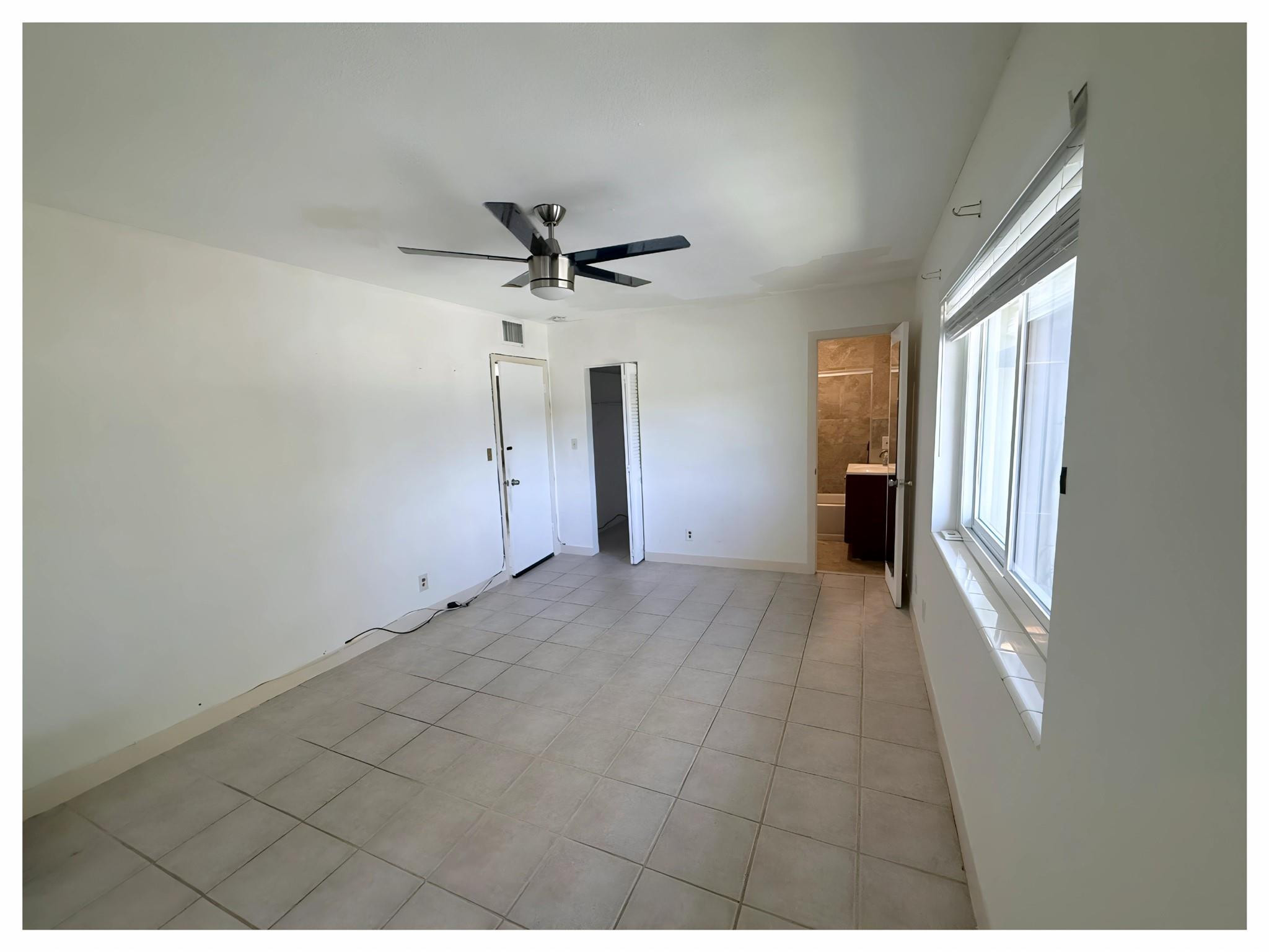 LAUDERDALE OAKS - Residential