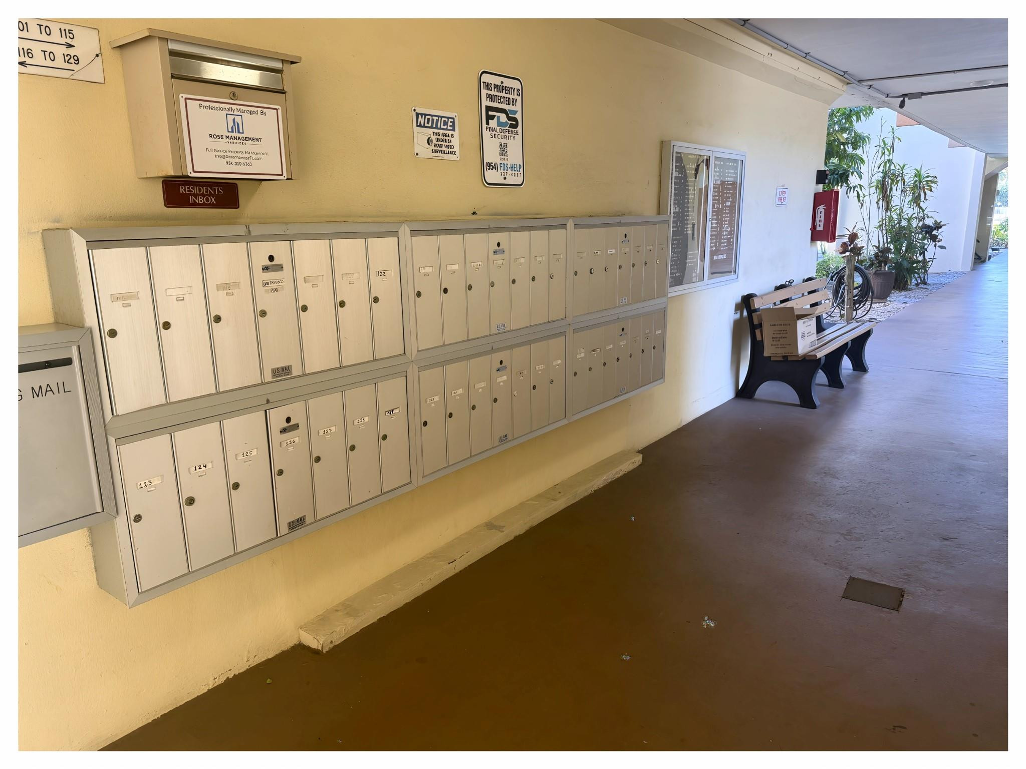 LAUDERDALE OAKS - Residential