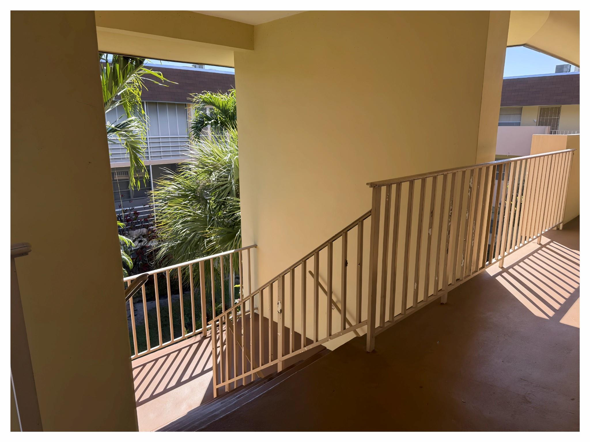 LAUDERDALE OAKS - Residential