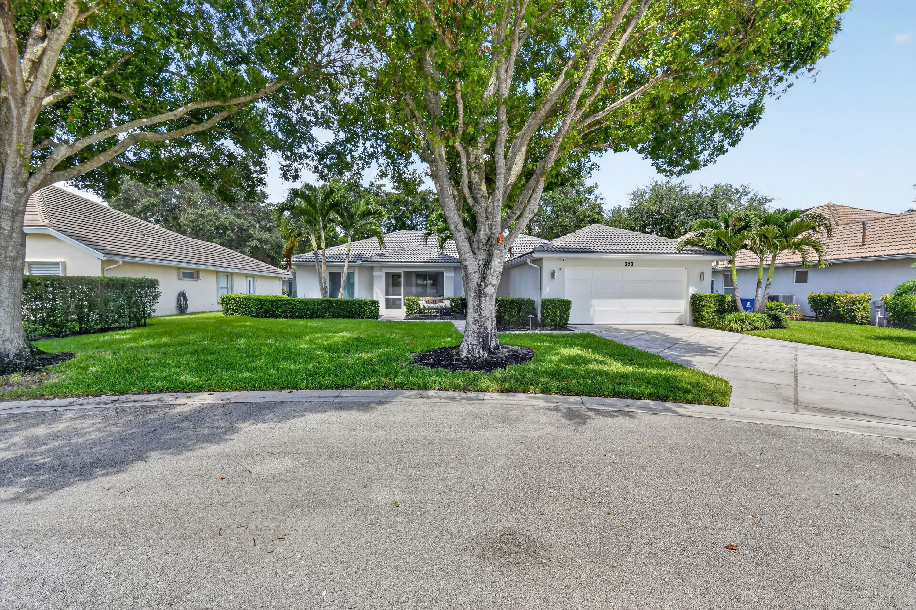 252 Coconut Point