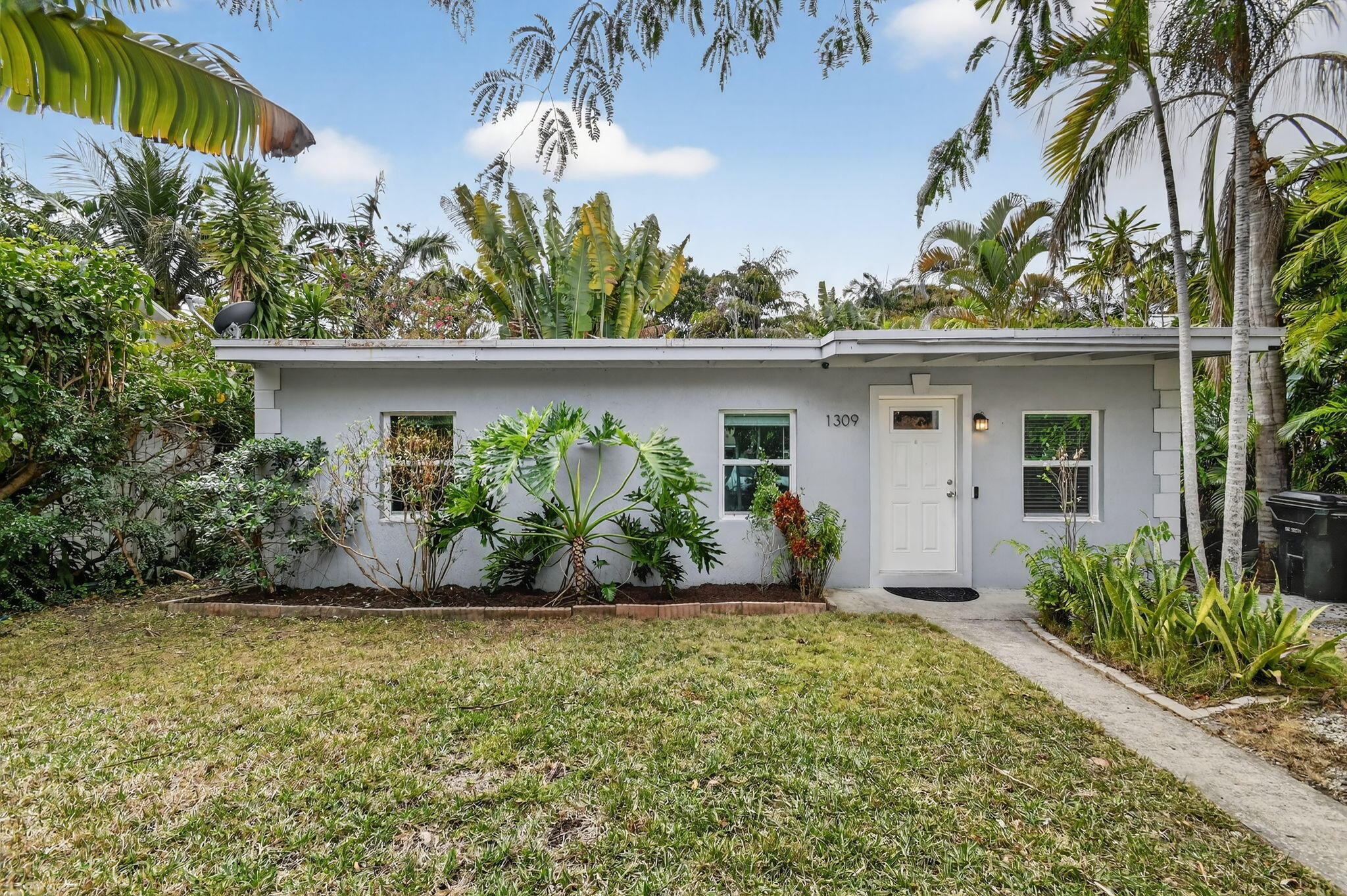 1309 S N Street, Lake Worth Beach, FL, 33460/$425,000 1 1309 S N Street