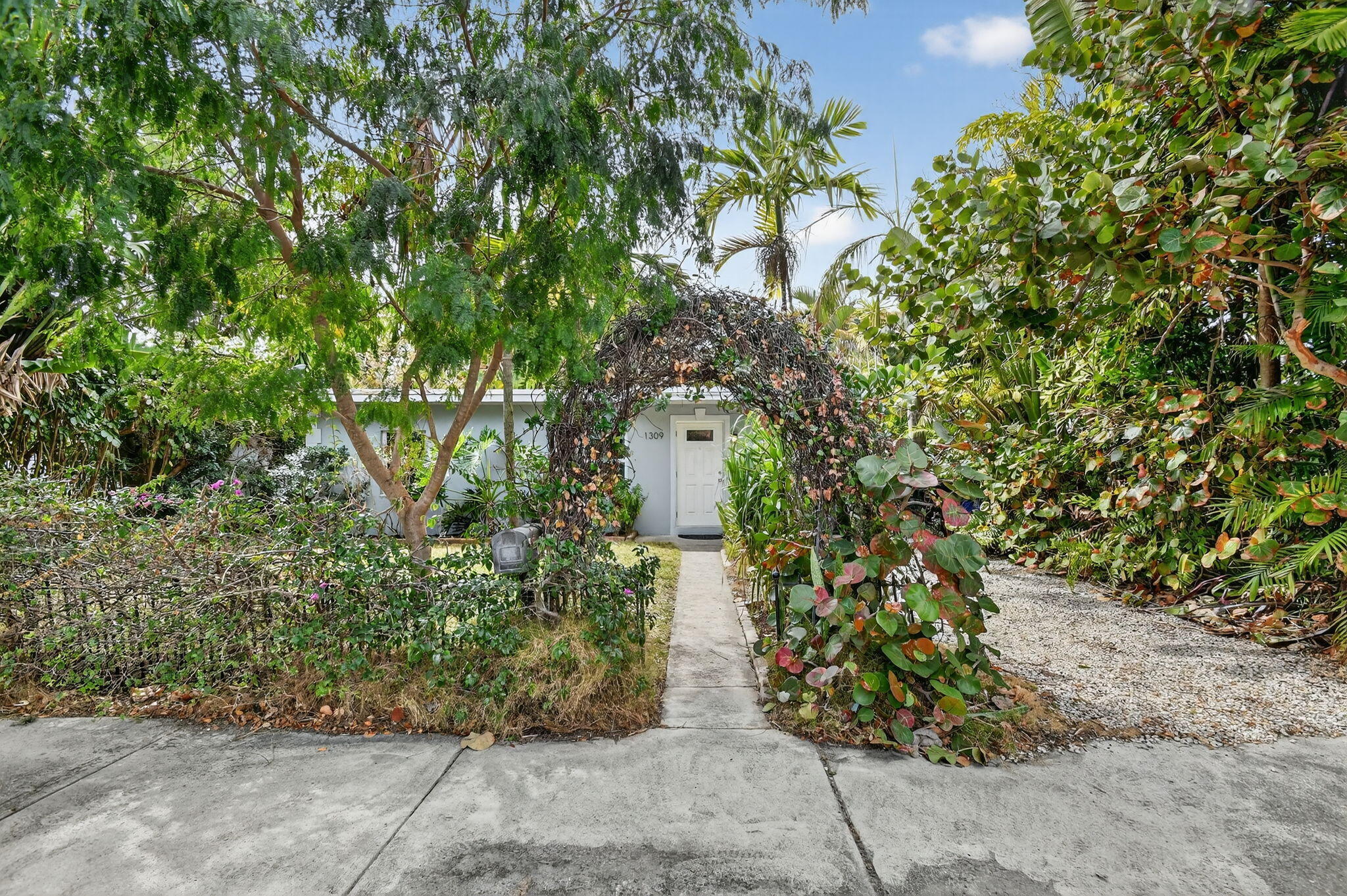 1309 S N Street, Lake Worth Beach, FL, 33460/$425,000 2 1309 S N Street