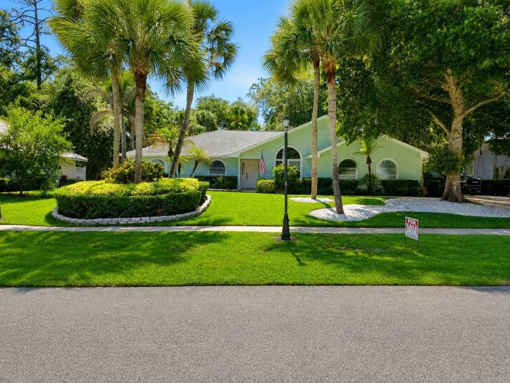Photo of 129 38TH Court, Vero Beach, FL 32968 (MLS # B26076449)