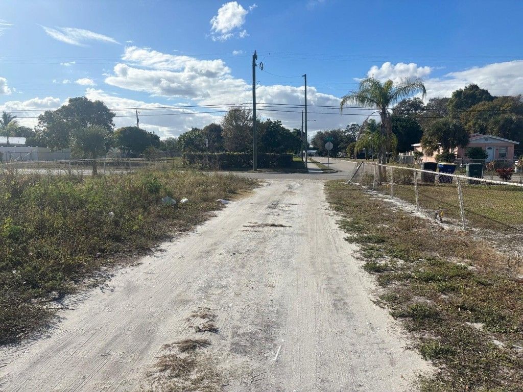 Photo of 1512 N 17th Street, Fort Pierce, FL 34950 (MLS # F10547931)