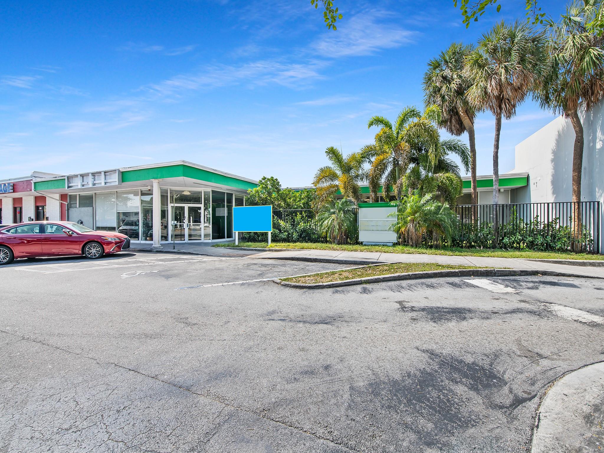 2700 E Oakland Park Blvd