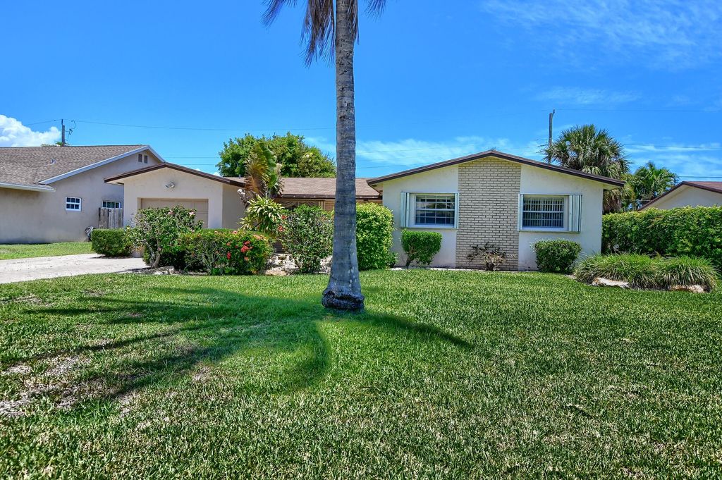 Photo of 517 Heron Drive, Delray Beach, FL 33444 (MLS # R10801807)