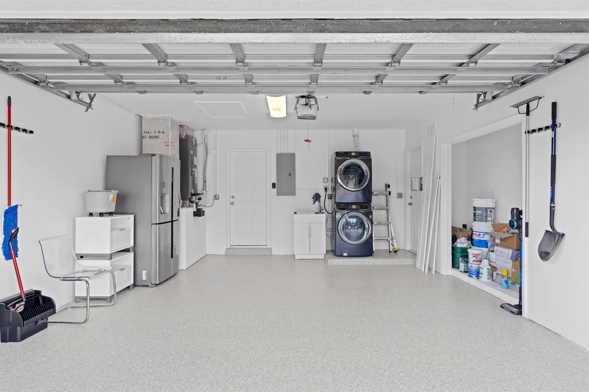 GARDEN ISLES SEC 8 - Residential Lease