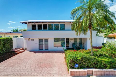 Single Family Residence in Lauderdale By The Sea FL 221 Washingtonia Ave Ave.jpg