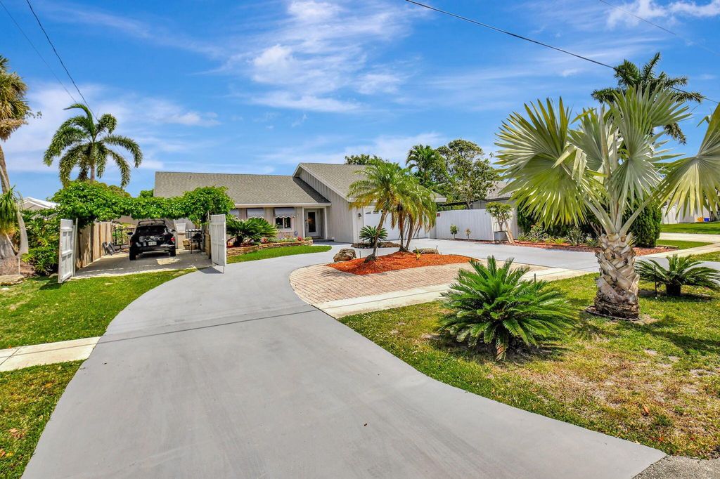 Photo of 147 Oregon Lane, Boca Raton, FL 33487 (MLS # R11087155)