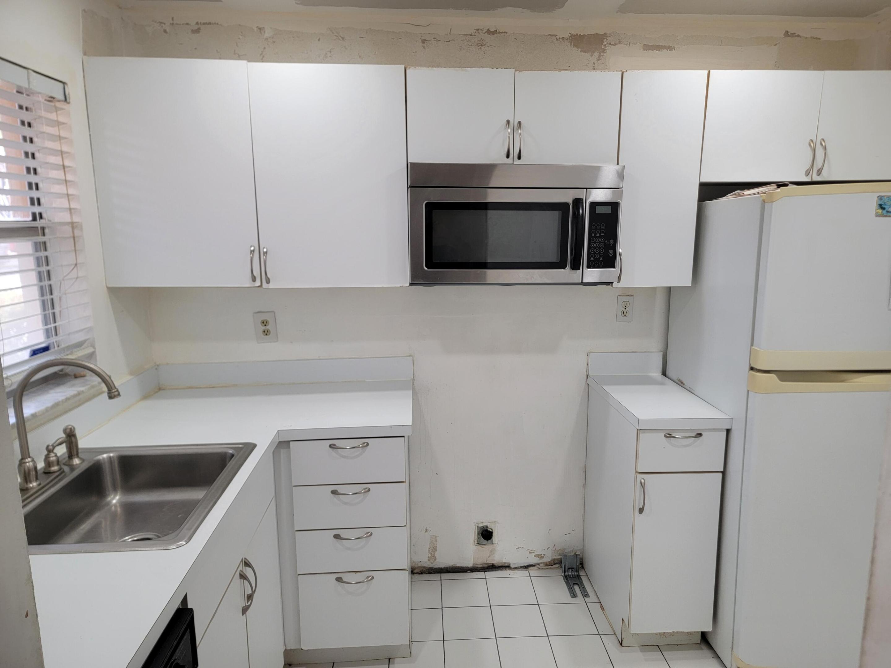 SUNRISE LAKES 80 CONDO - Residential