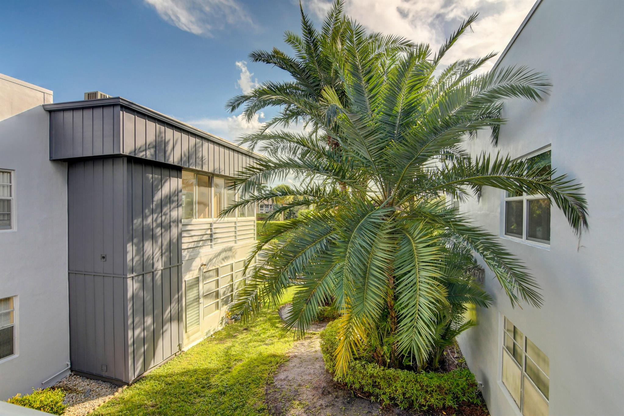 KINGS POINT BURGUNDY COND - Residential Lease