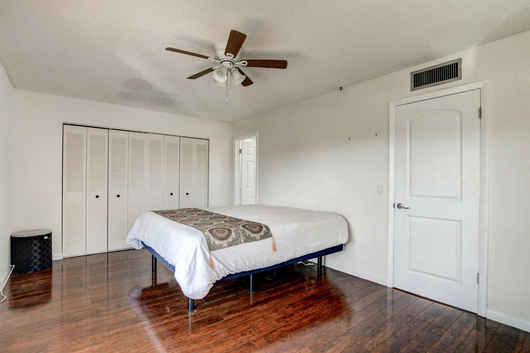 KINGS POINT BURGUNDY COND - Residential Lease