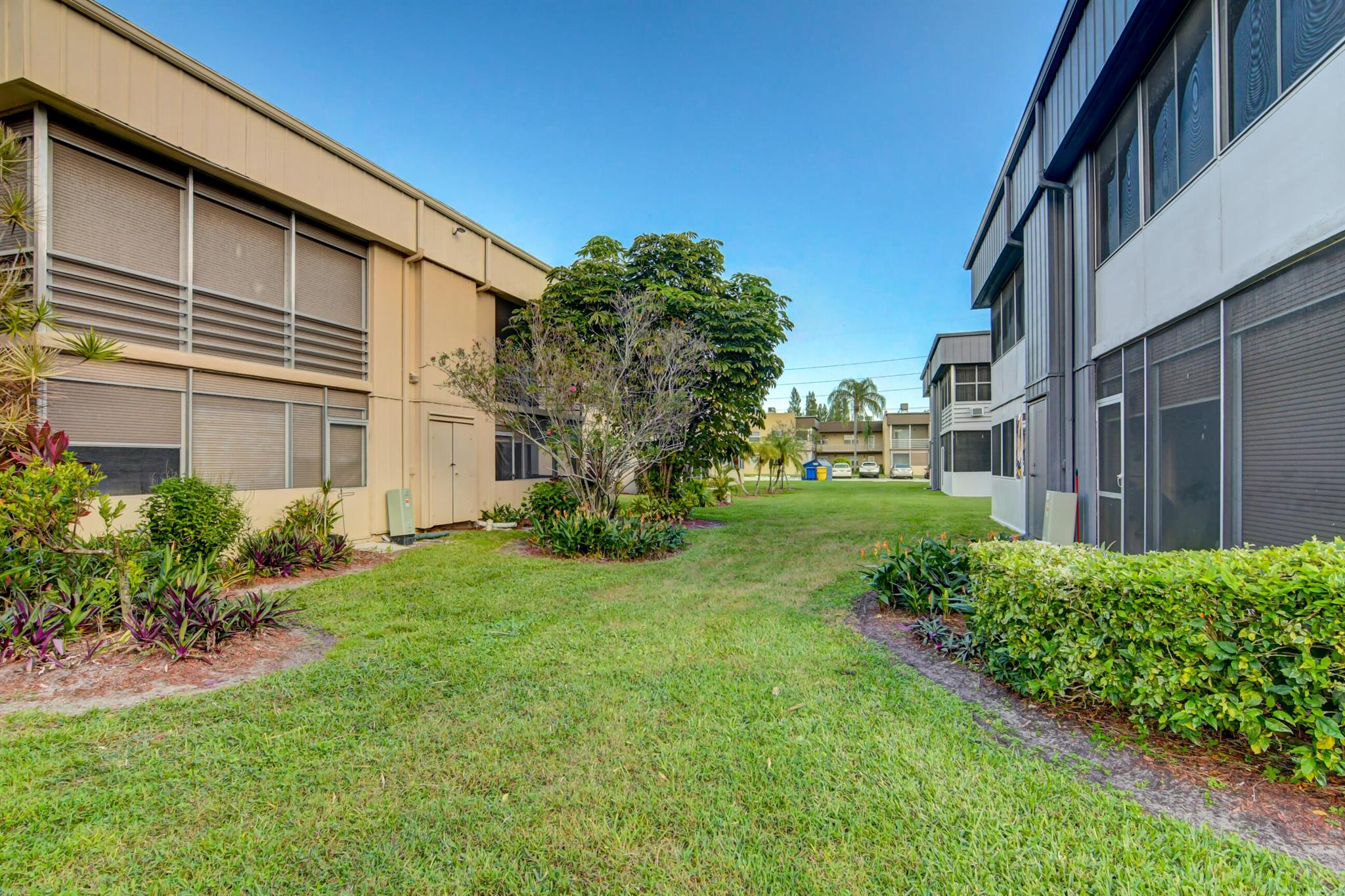 KINGS POINT BURGUNDY COND - Residential Lease