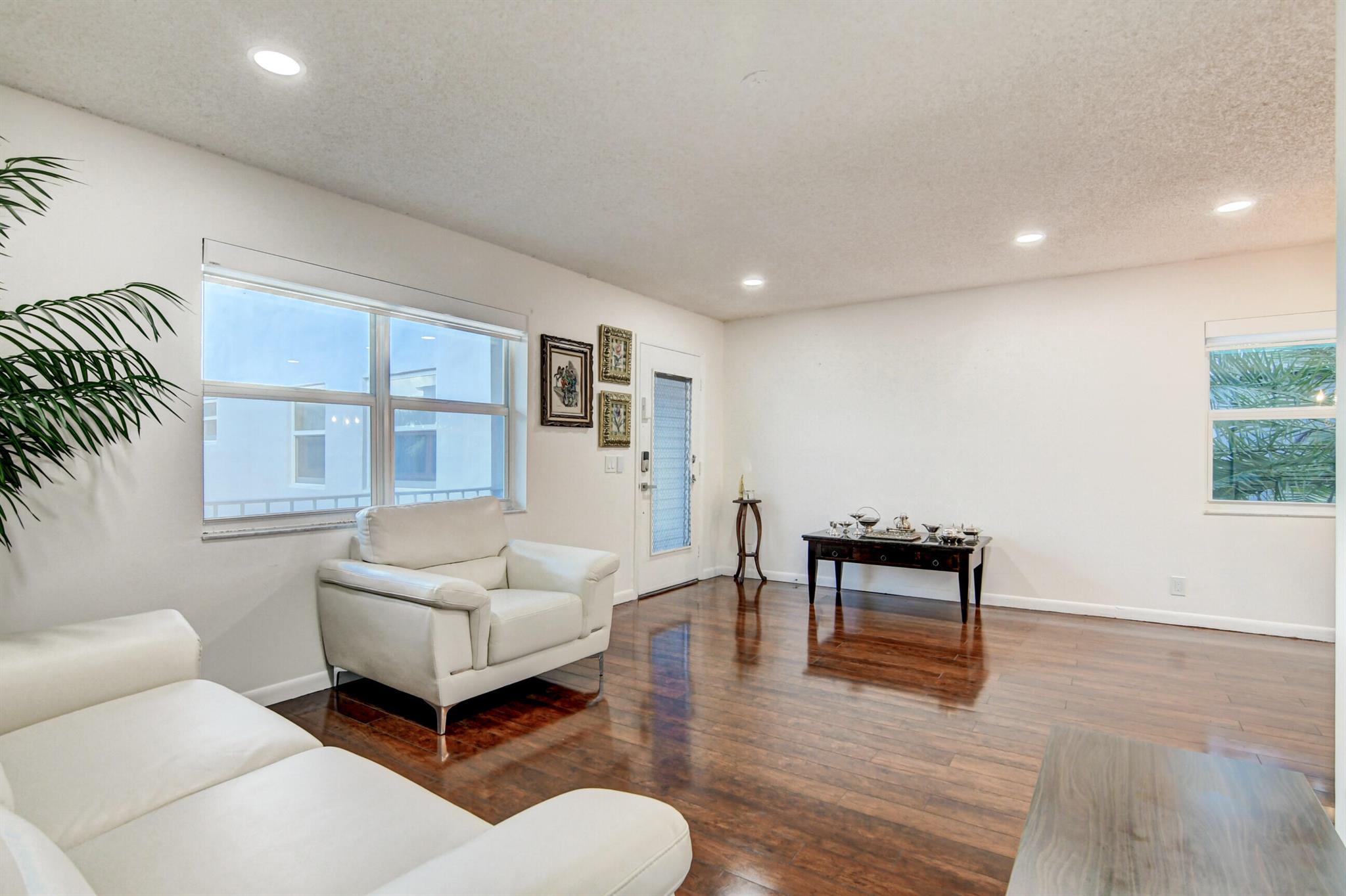 KINGS POINT BURGUNDY COND - Residential Lease