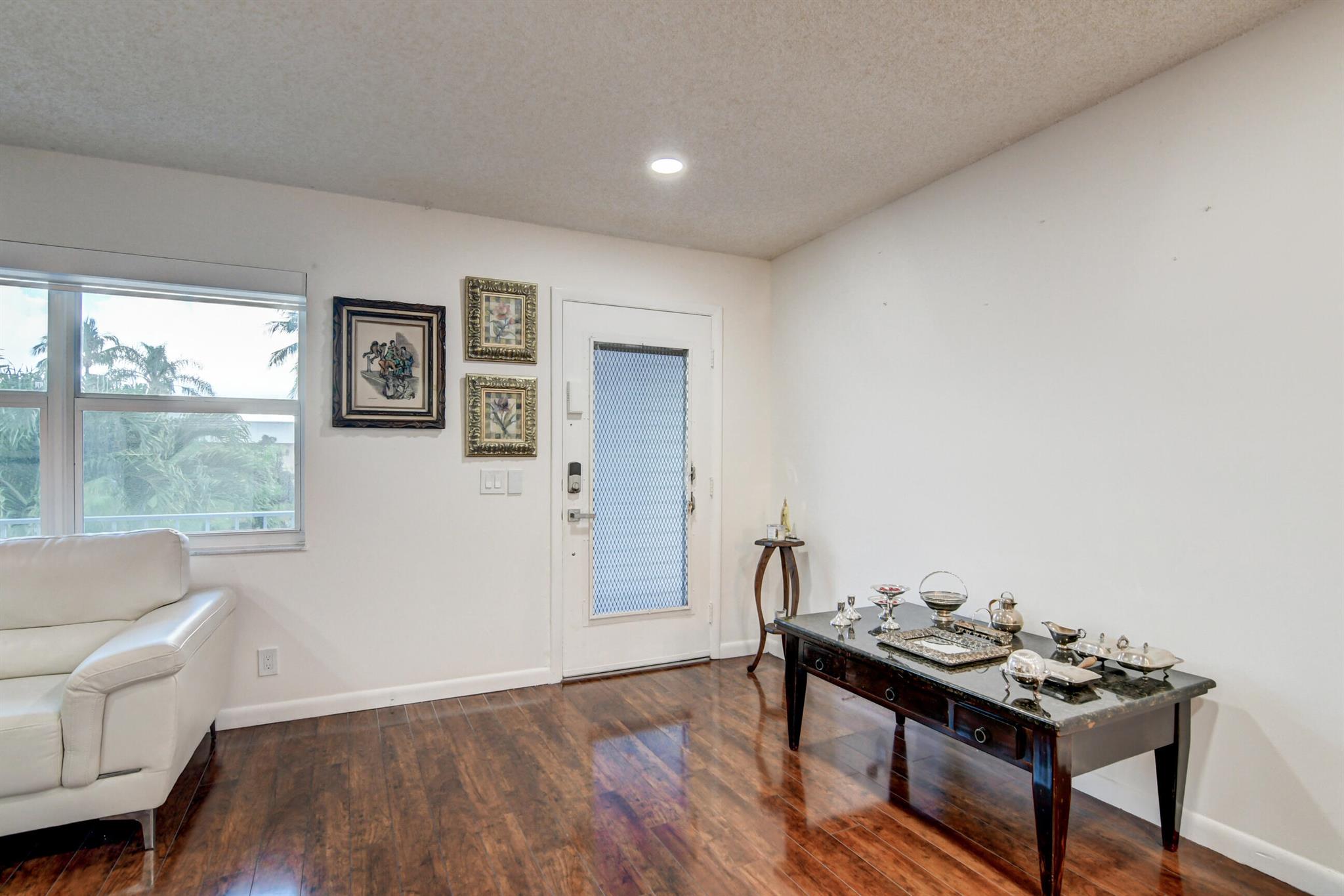 KINGS POINT BURGUNDY COND - Residential Lease