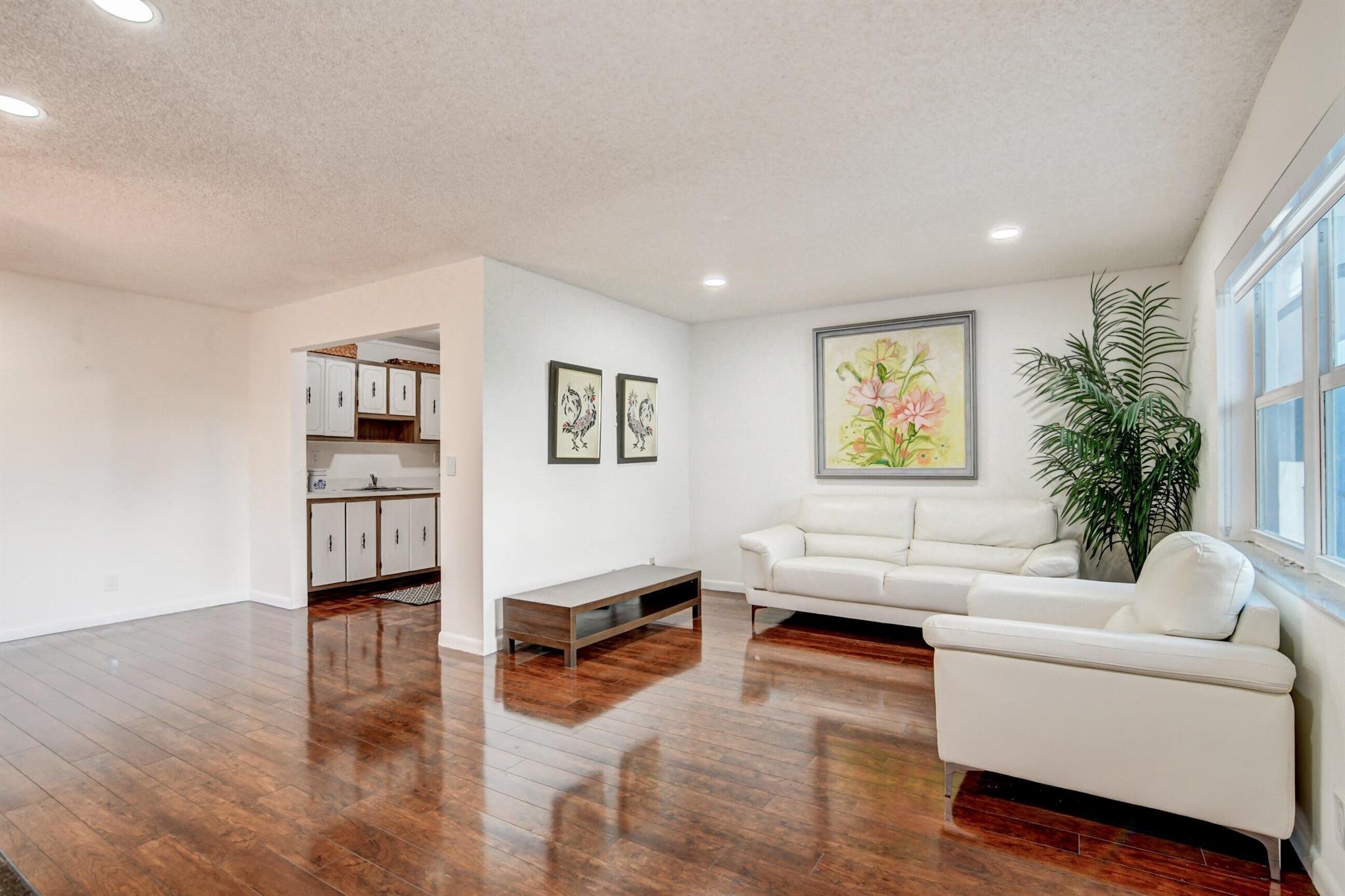 KINGS POINT BURGUNDY COND - Residential Lease