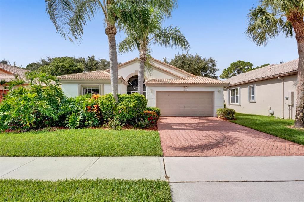 Photo of 5670 S Swaying Palm Lane, Boynton Beach, FL 33437 (MLS # R10729321)