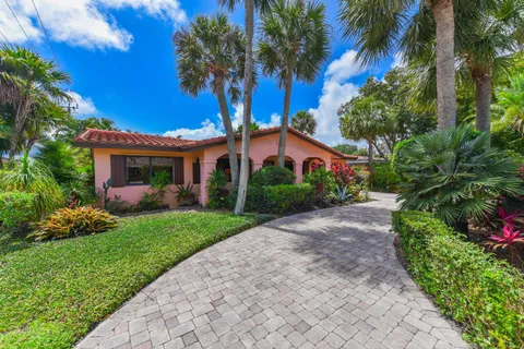 708 NW 6th Drive, Boca Raton, FL MLS: R11077559