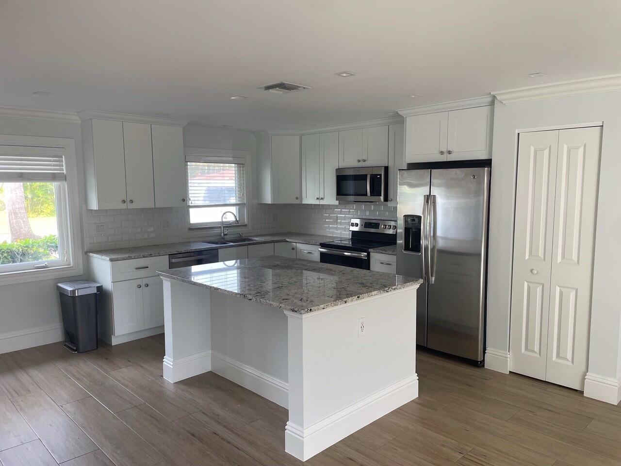 RIVERSIDE DRIVE PARK SEC - Residential Lease