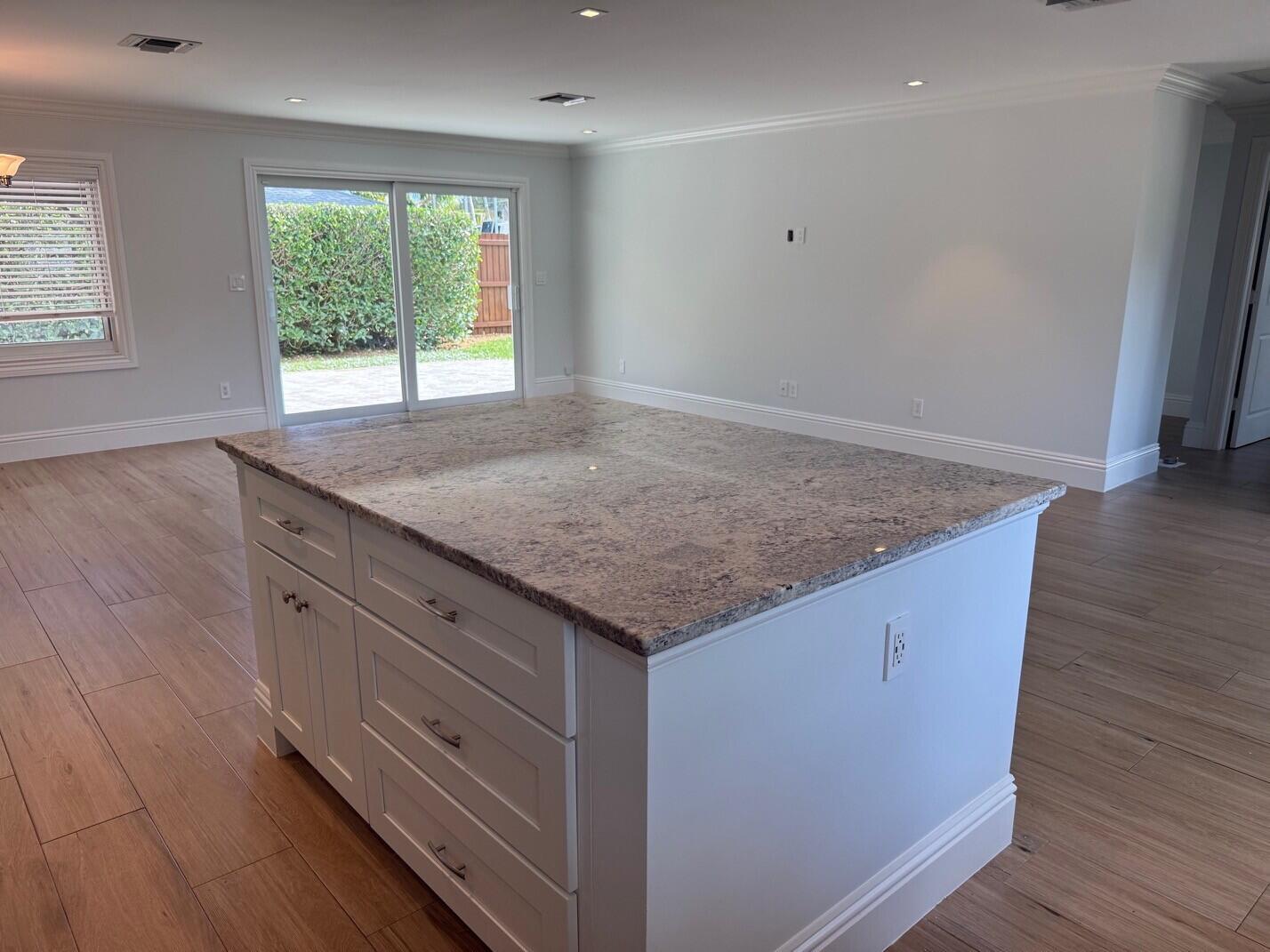 View photos, virtual tours, details... 1611 Treemont Avenue