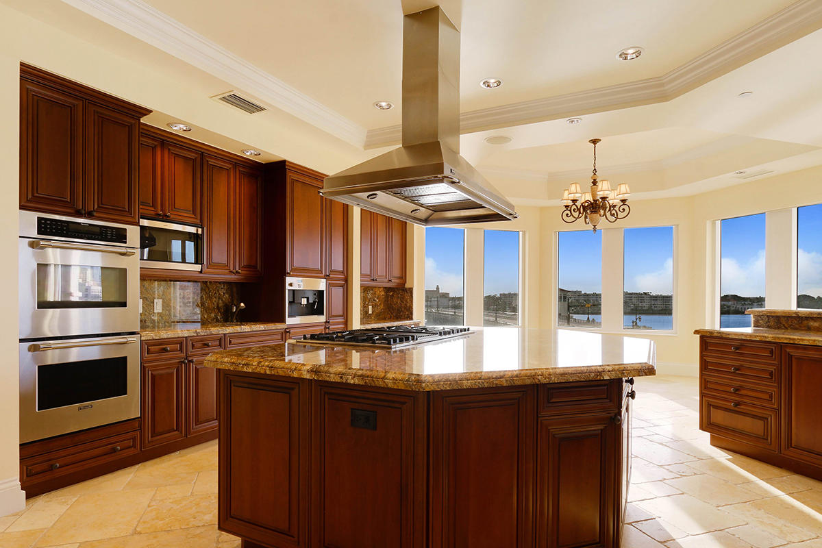 ONE WATERMARK PLACE OF TH - Residential