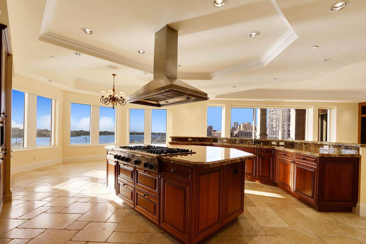 ONE WATERMARK PLACE OF TH - Residential