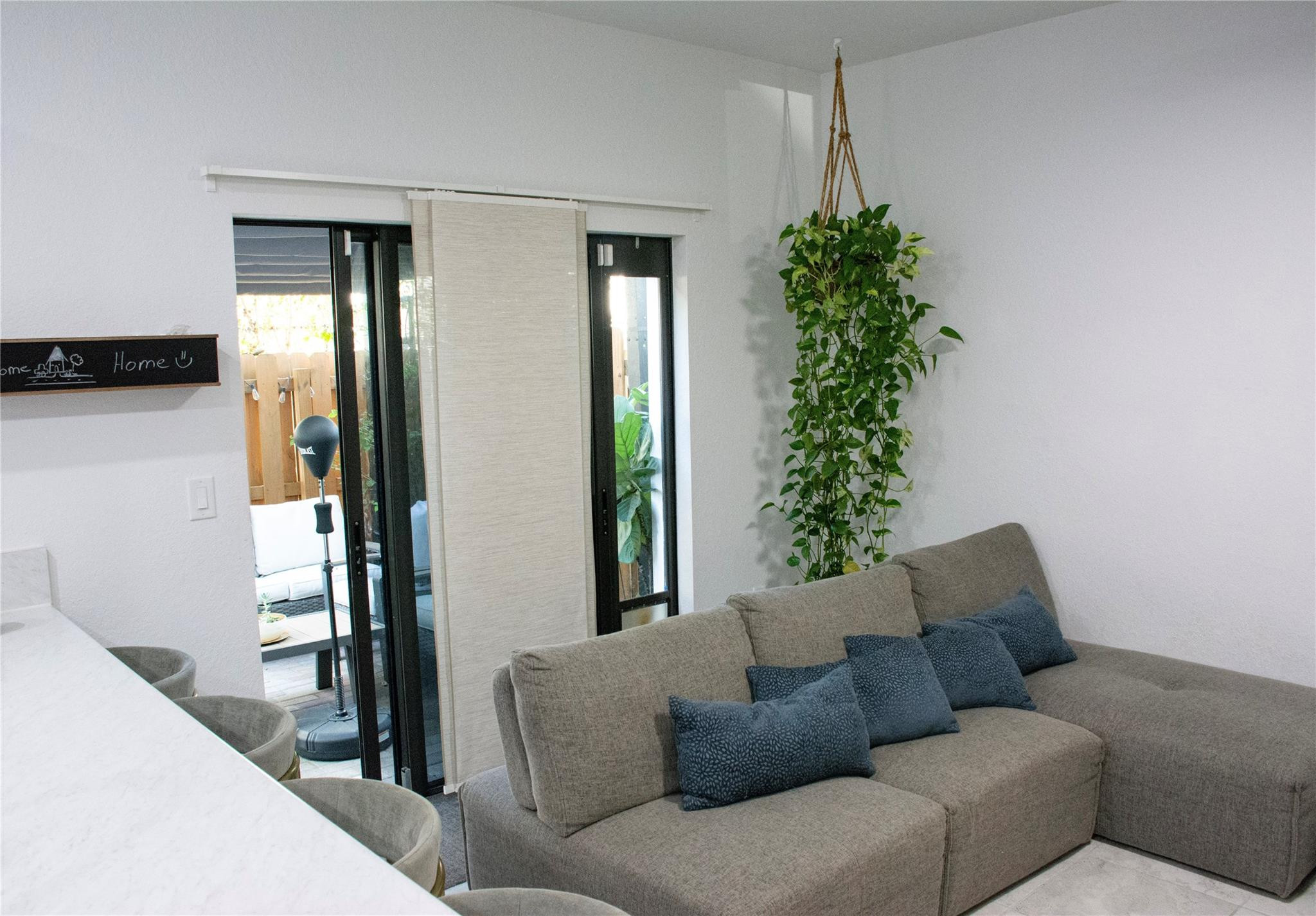 VIA VENTURA - Residential Lease