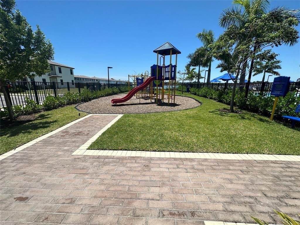 VIA VENTURA - Residential Lease