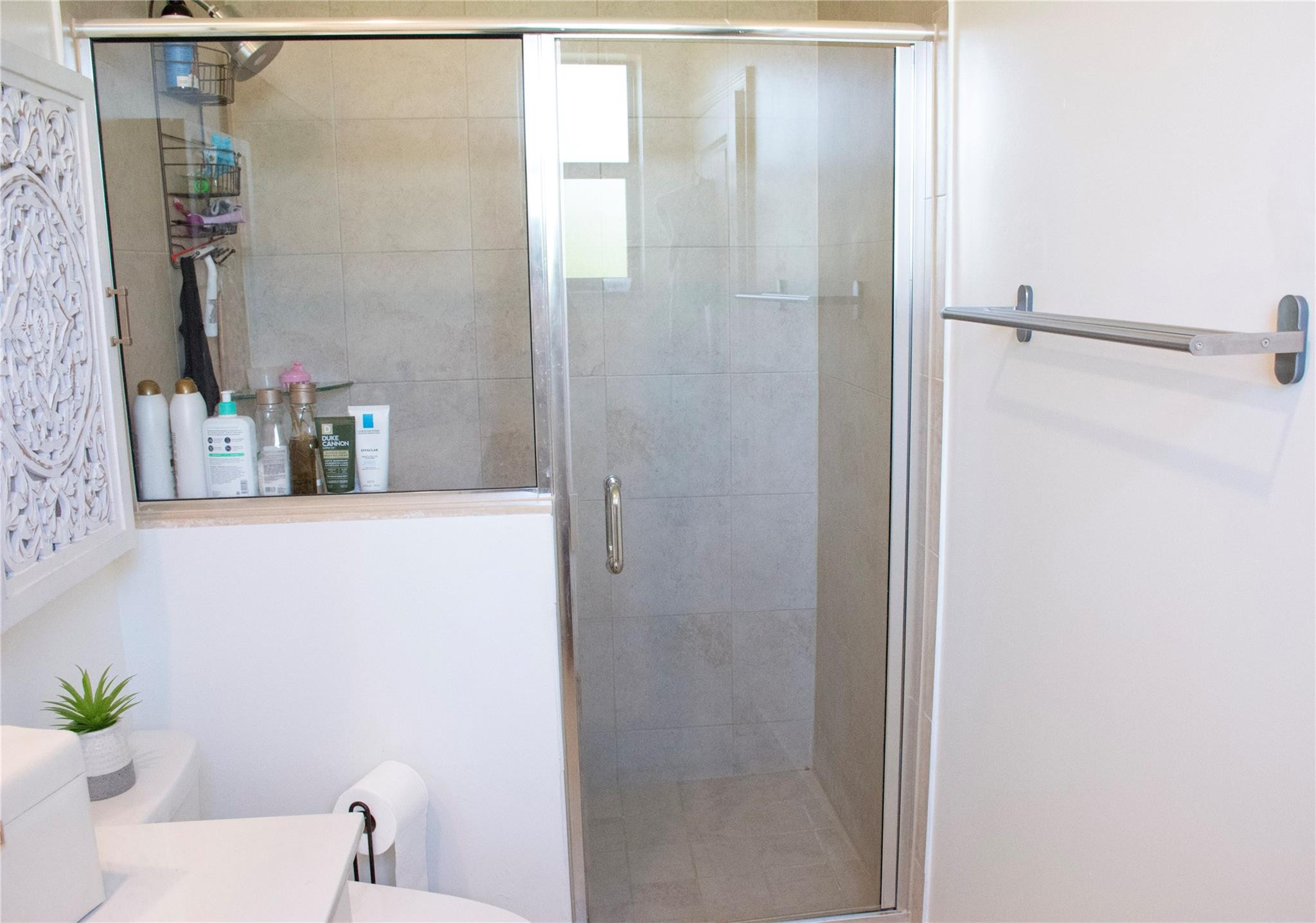 VIA VENTURA - Residential Lease