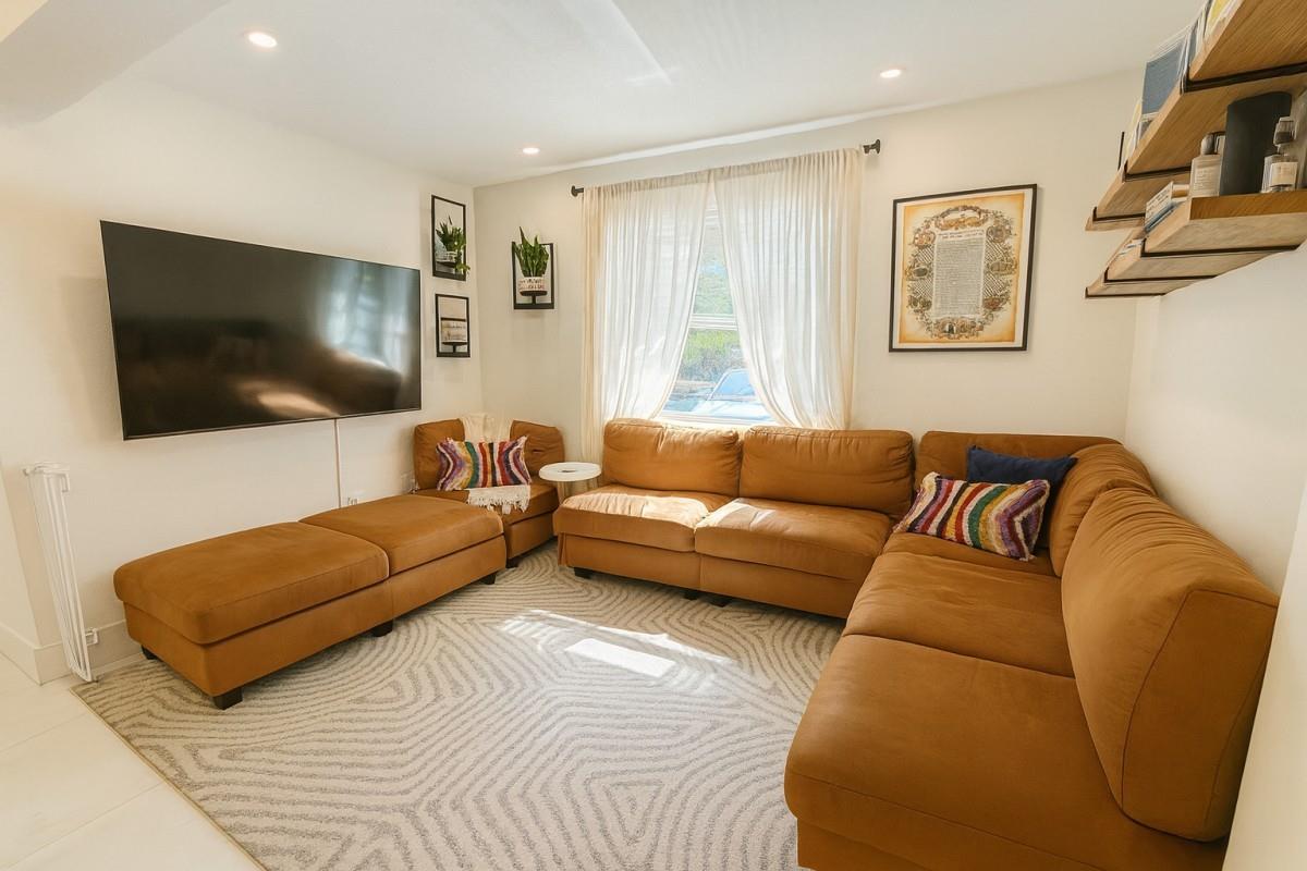 RIVERDALE - Residential Lease