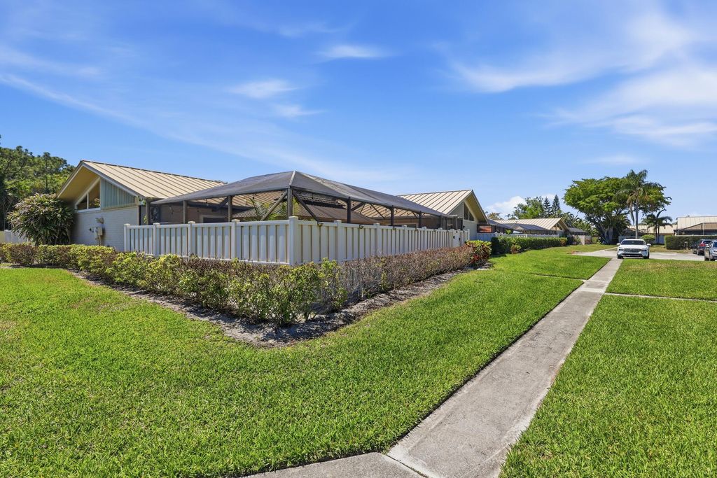 Photo of 5460 Eagle Lake Drive #72b, Palm Beach Gardens, FL 33418 (MLS # B26006780)