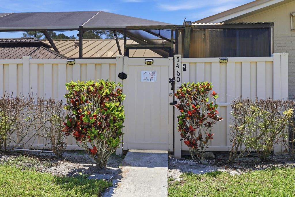 Photo of 5460 Eagle Lake Drive #72b, Palm Beach Gardens, FL 33418 (MLS # B26006780)