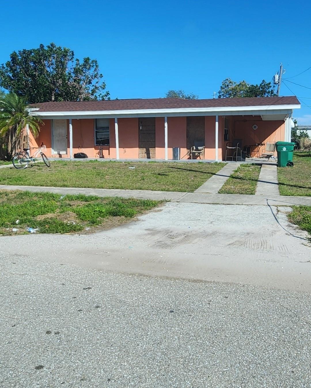 Don't miss out on this steal of a property here in Port Charlotte. 2/1 with a large Den that can be used as a 3rd bedroom. .