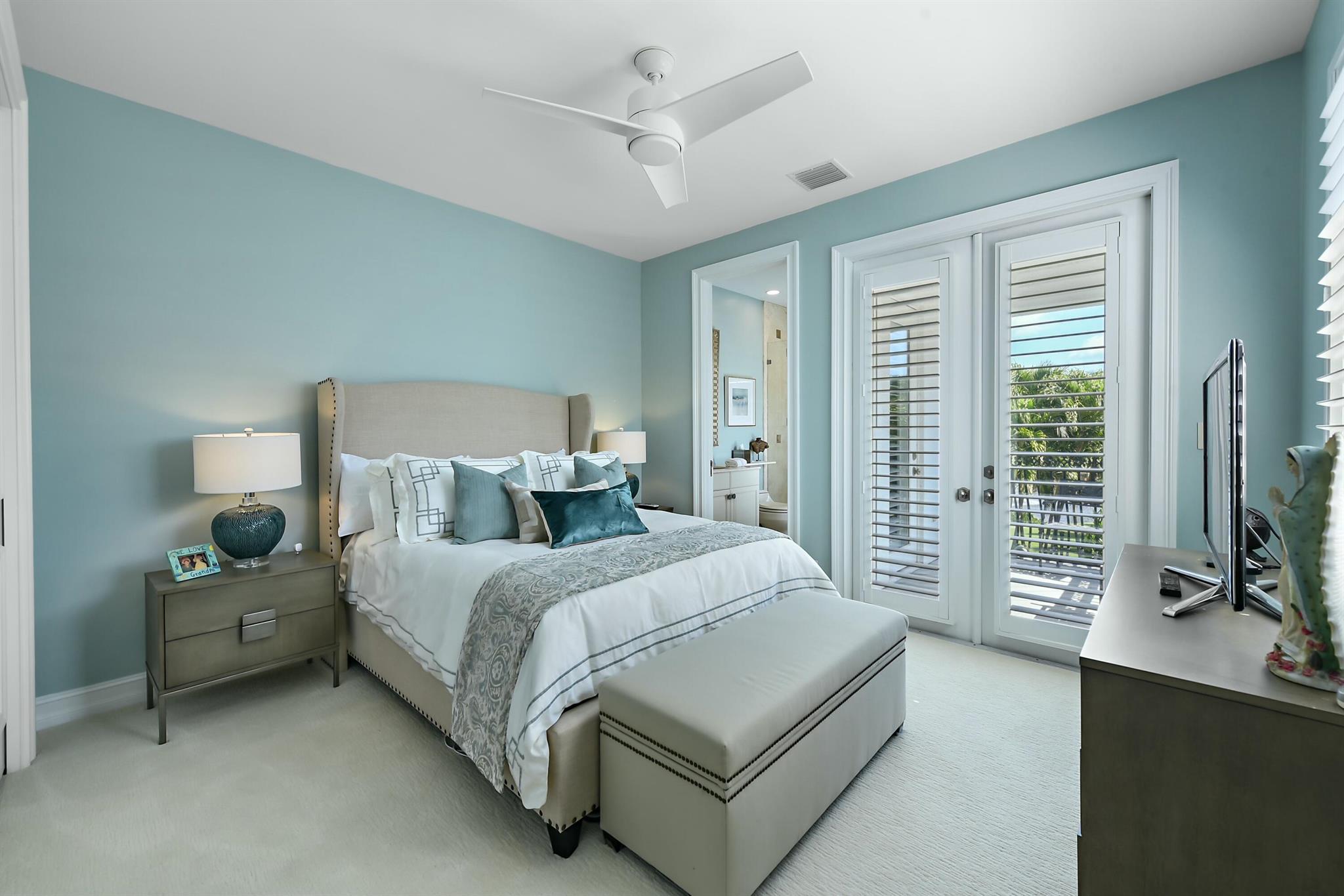 ROYAL PALM YACHT & COUNTR - Residential