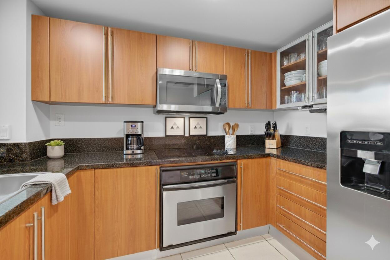 610 CLEMATIS CONDO - Residential