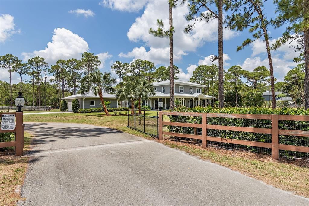 Photo of 13635 Mallard Way, Palm Beach Gardens, FL 33418 (MLS # R10723697)