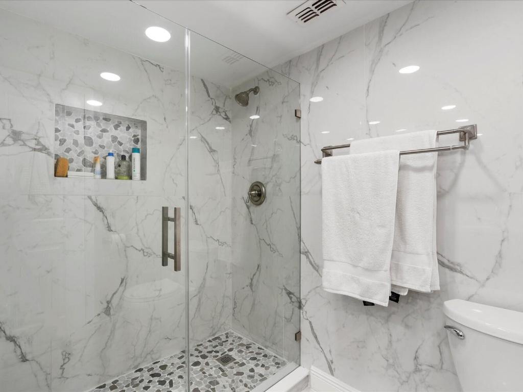 BIRCH CREST APARTMENTS INC - Residential Lease