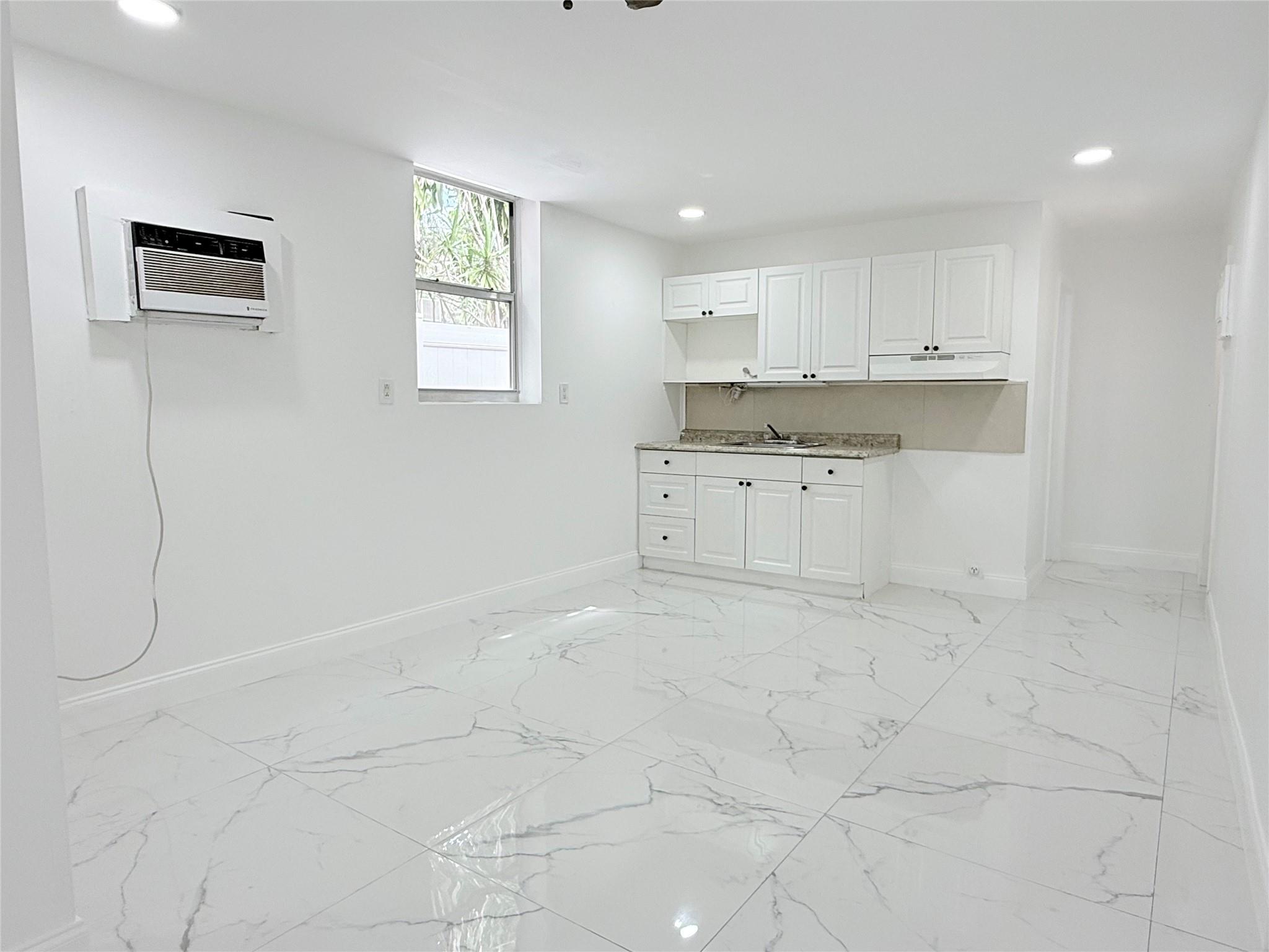 Hollywood South Side Add - Residential Lease