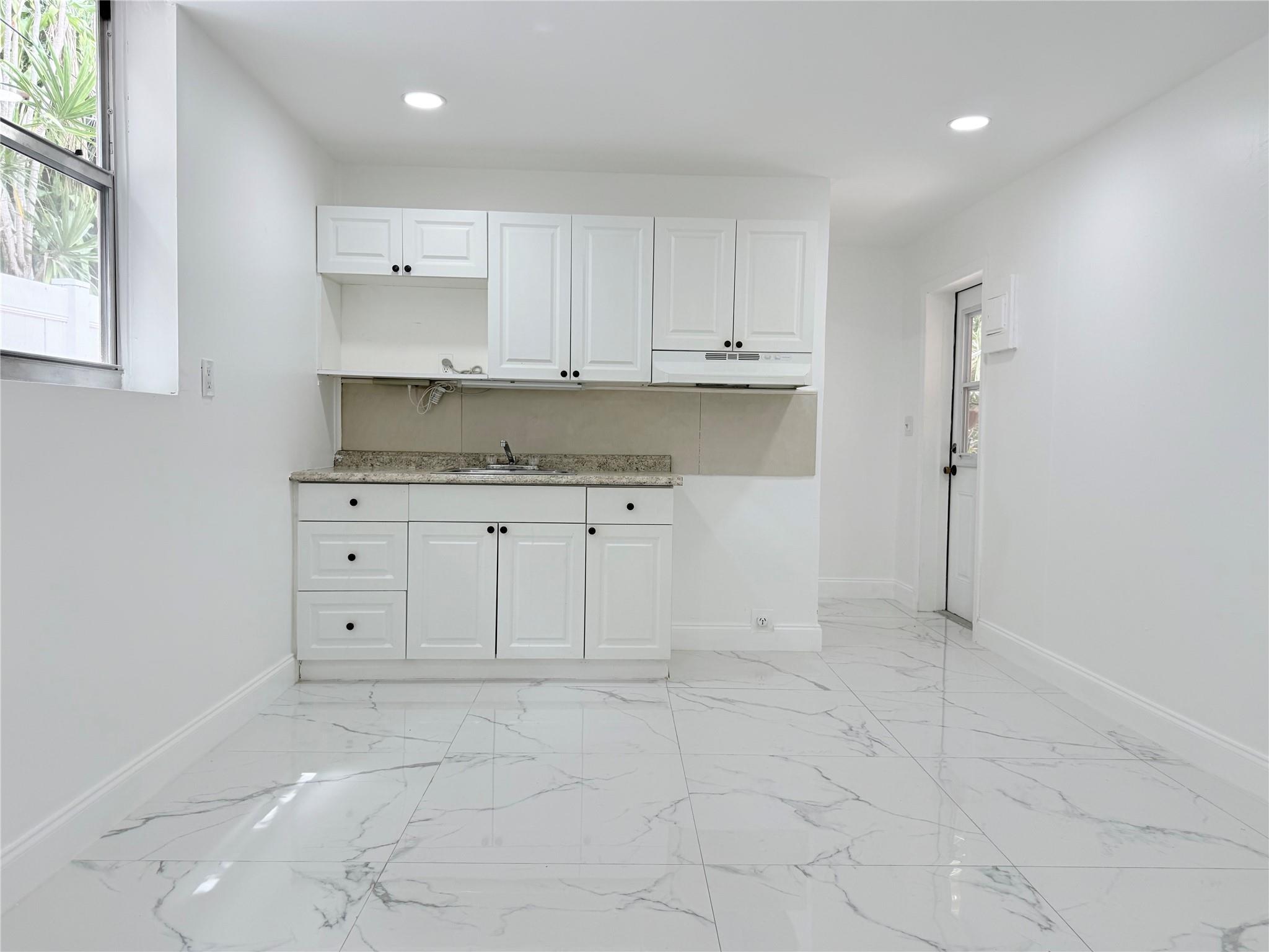 Hollywood South Side Add - Residential Lease