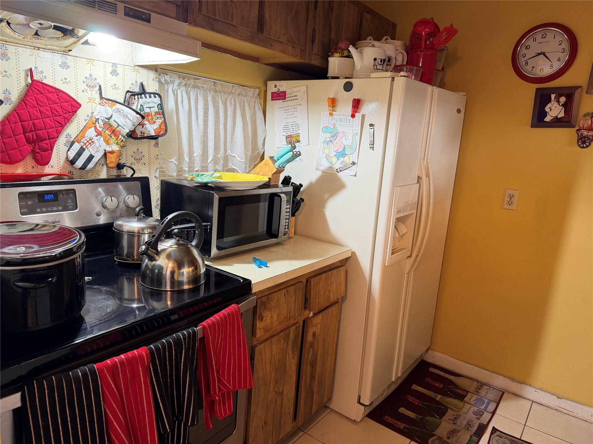 LAKESHORE AT UNIVERSITY - Residential