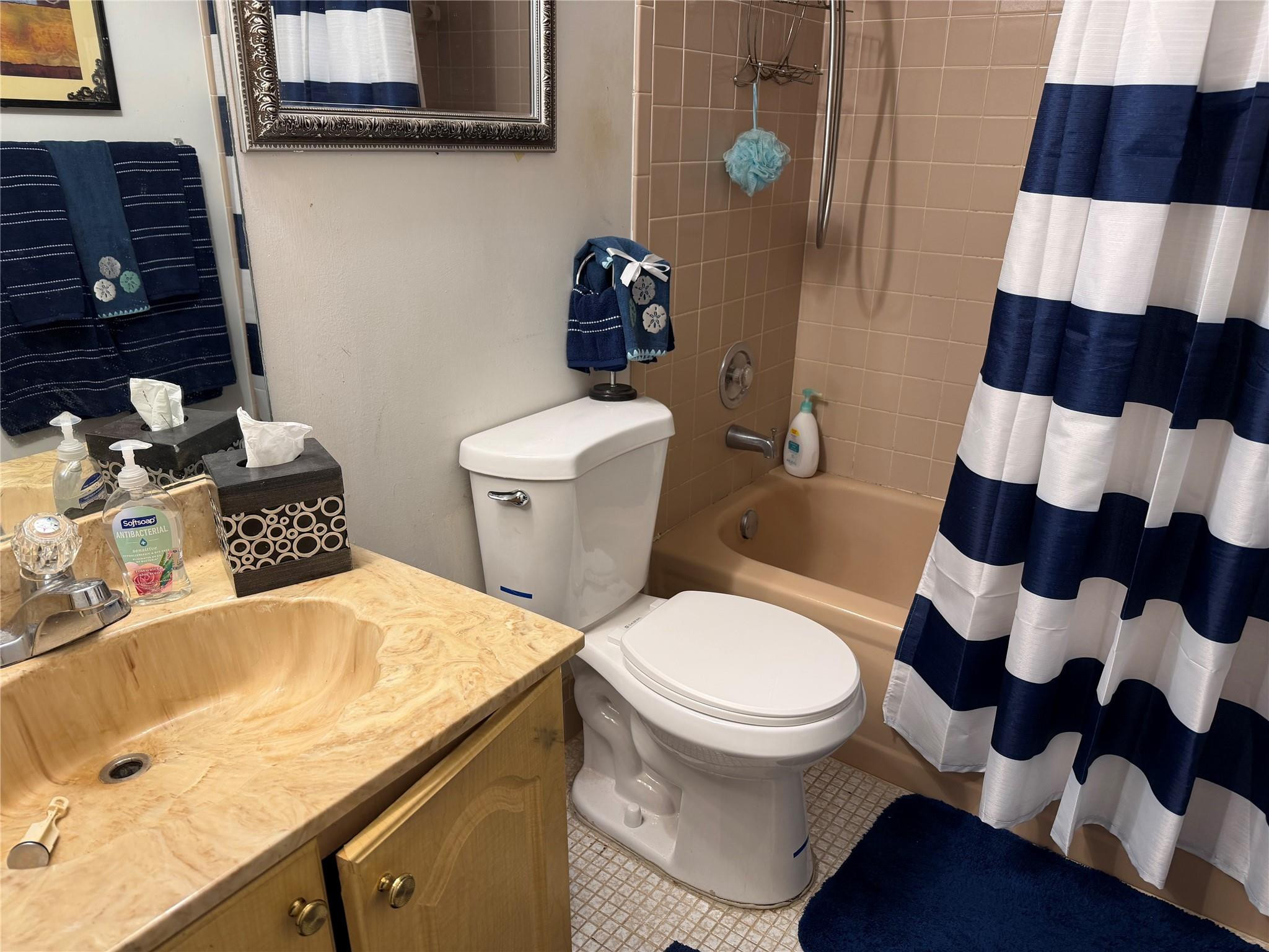 LAKESHORE AT UNIVERSITY - Residential