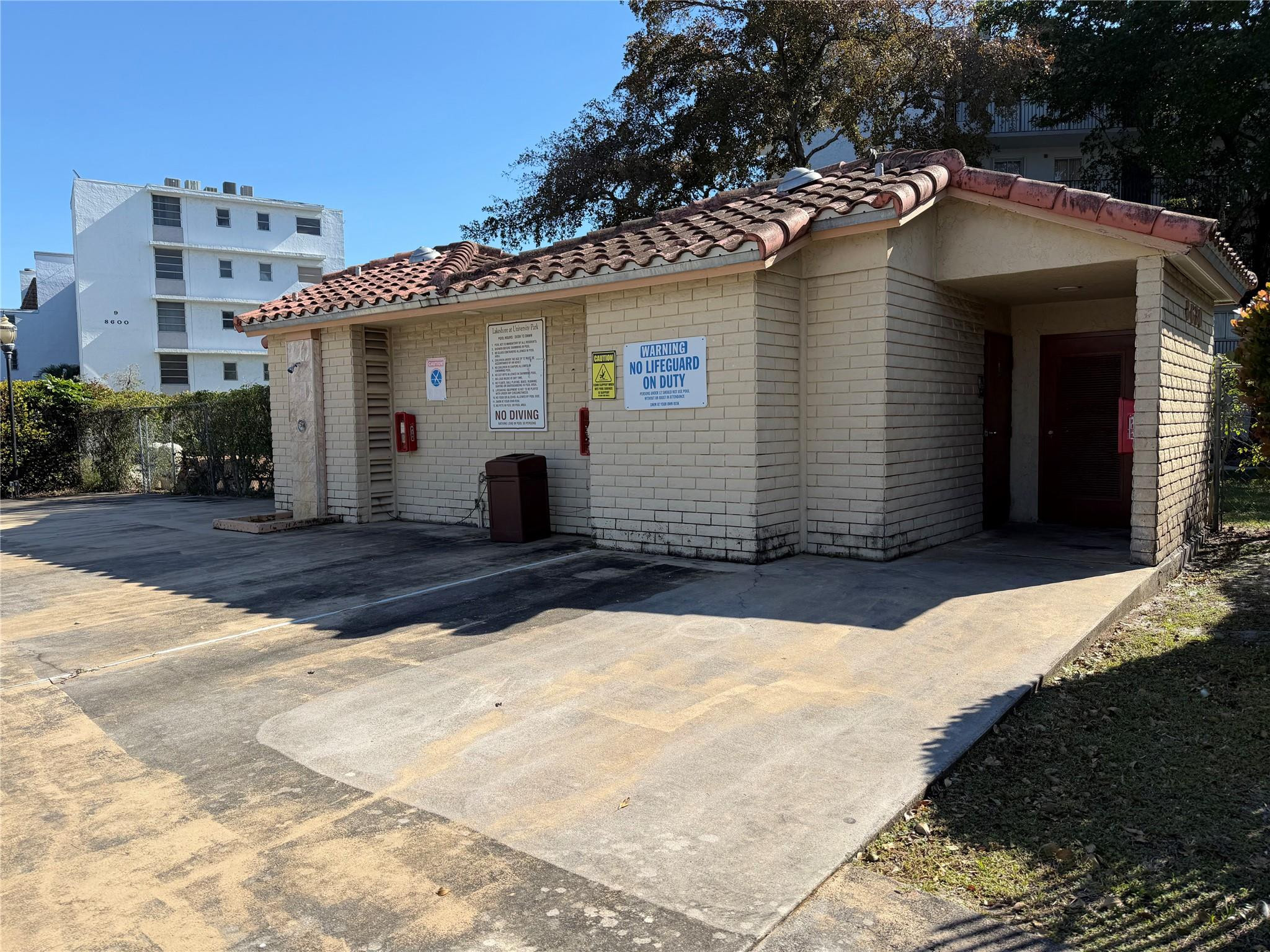 LAKESHORE AT UNIVERSITY - Residential