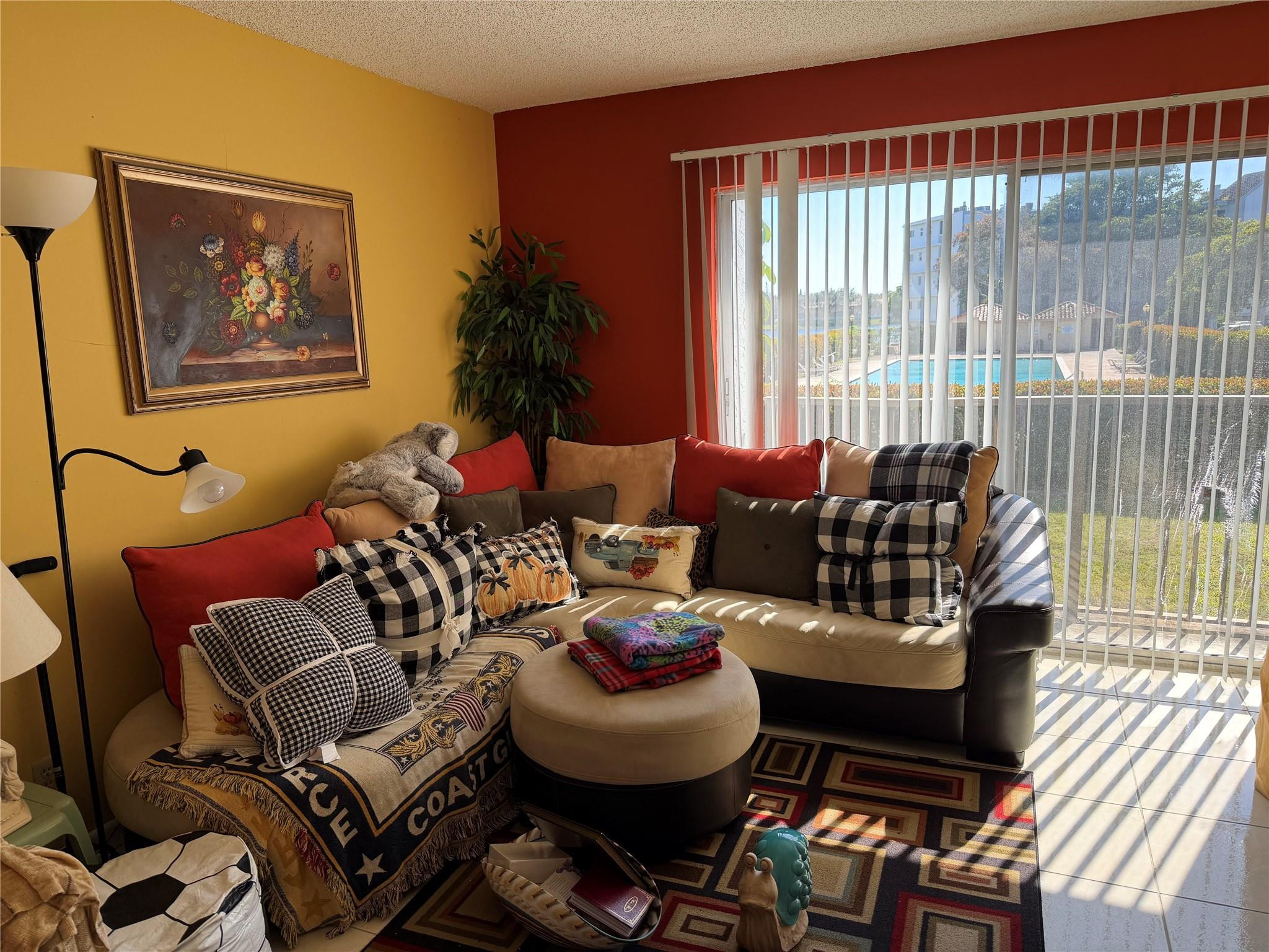 LAKESHORE AT UNIVERSITY - Residential