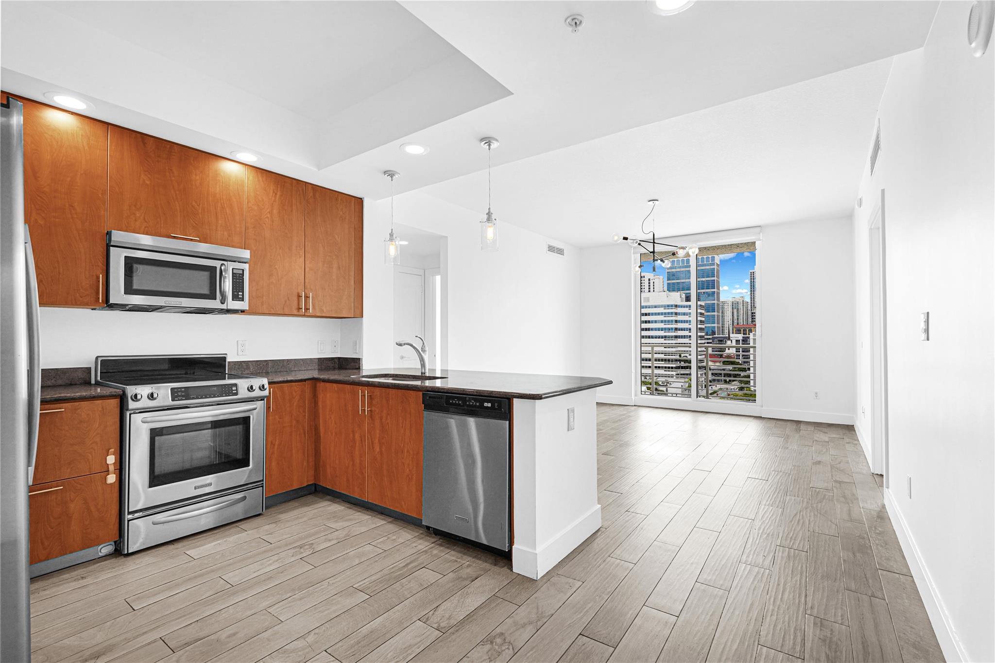 315 NE 3rd Ave 805