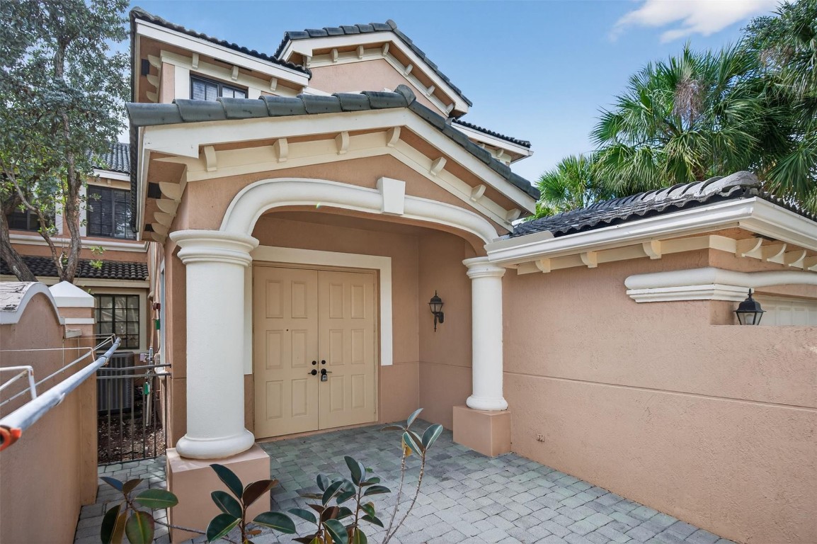 COURTSIDE AT WESTON HILLS - Residential Lease